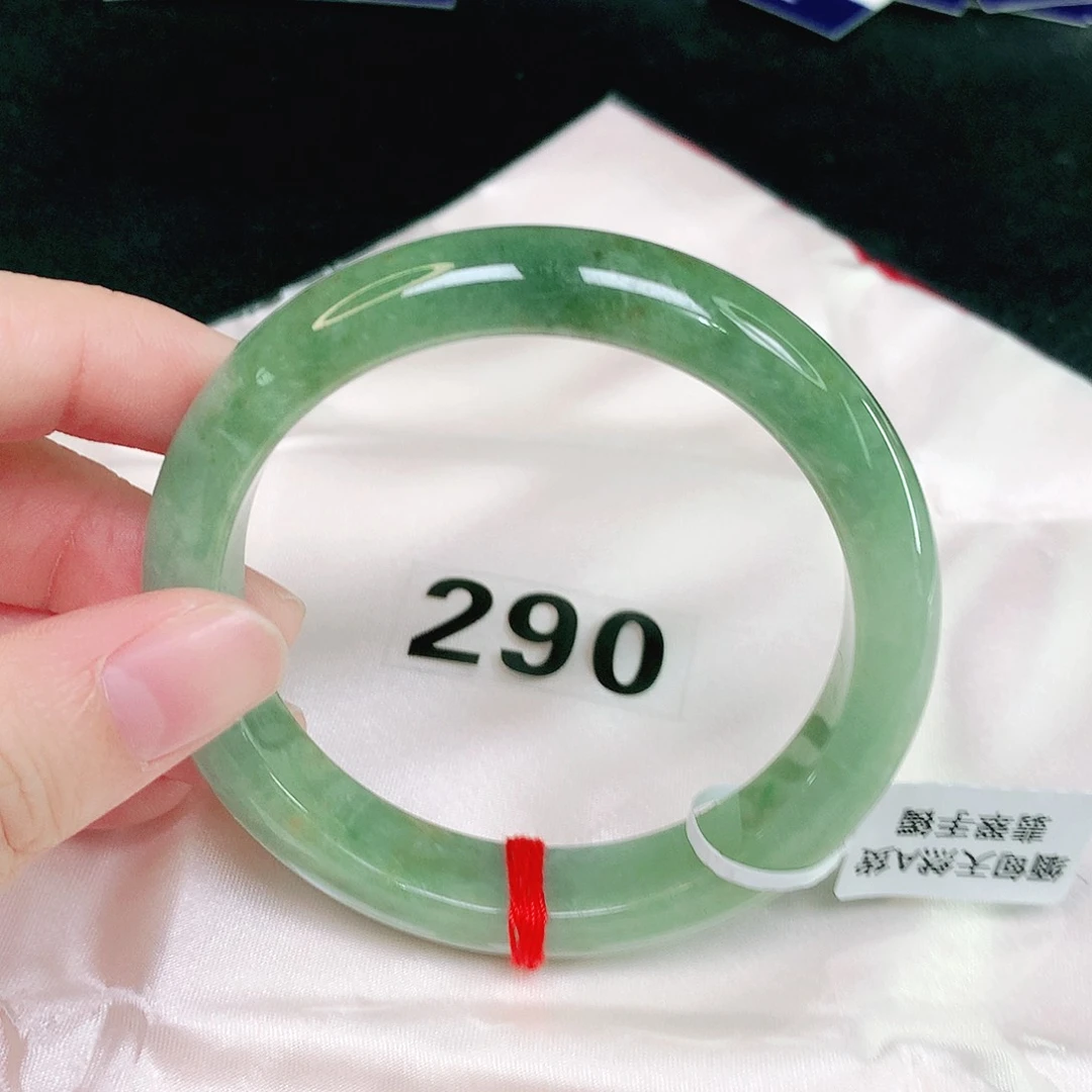 翡翠手镯未镶嵌翡翠手镯未镶嵌