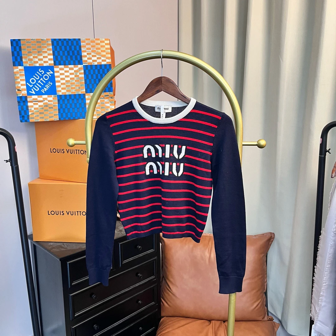 99新 MIU MIU/缪缪 黑红胸前logo毛衣 40码