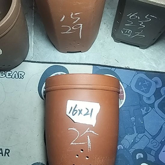红泥三线两个花盆花泥