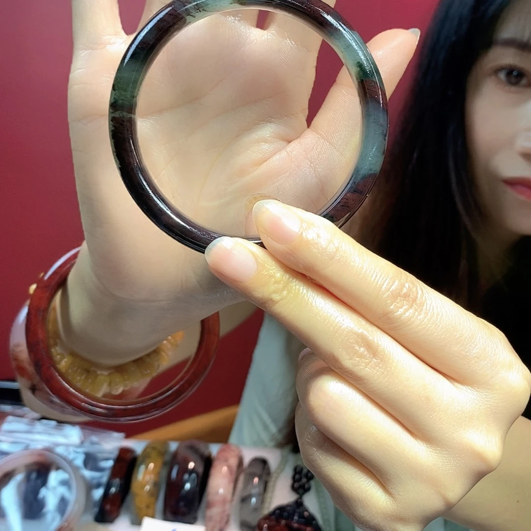 桂林鸡血玉………………