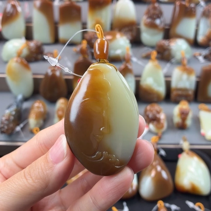 和田玉未镶嵌颈饰