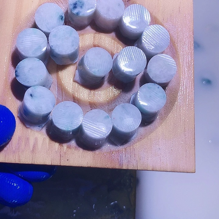 颈饰未镶嵌翡翠料