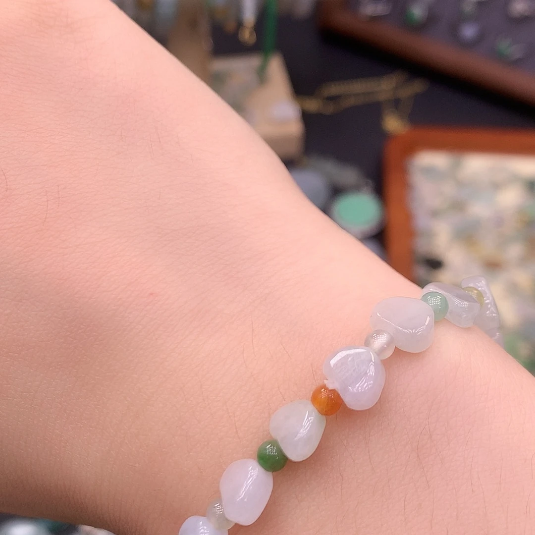 翡翠未镶嵌颈饰你是