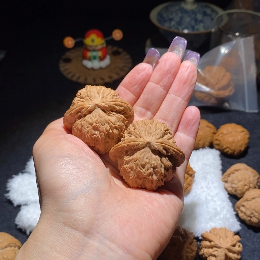 文玩核桃吊坠白狮子459