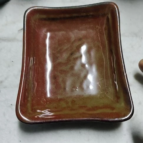 瓷片瓷片，各种摆件，均有瑕疵。沙锅！