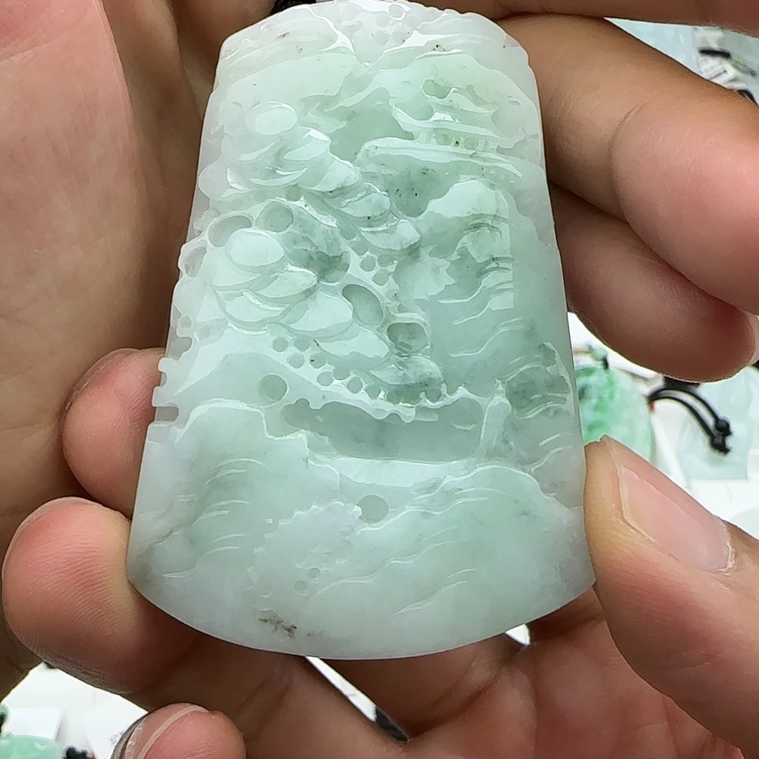 魏****翡翠未镶嵌颈饰翡翠