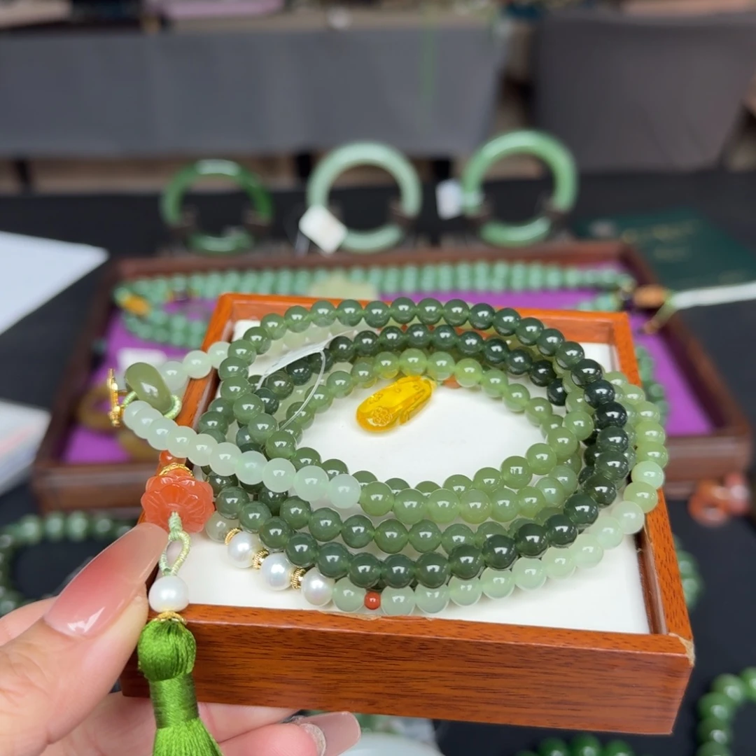 让***飞和田玉未镶嵌手链