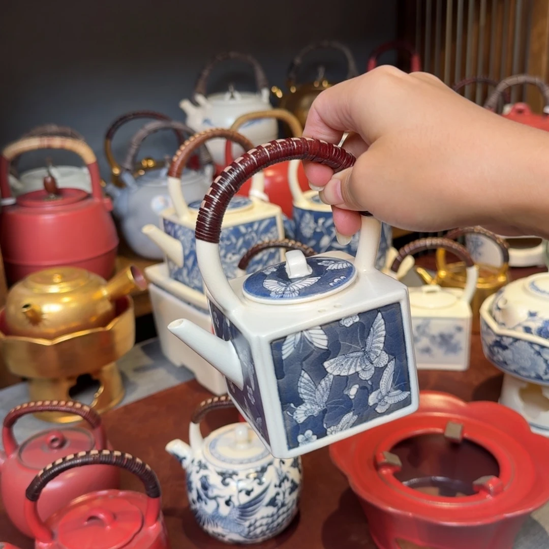 E****青花瓷梵山堂陶壶四方化蝶壶