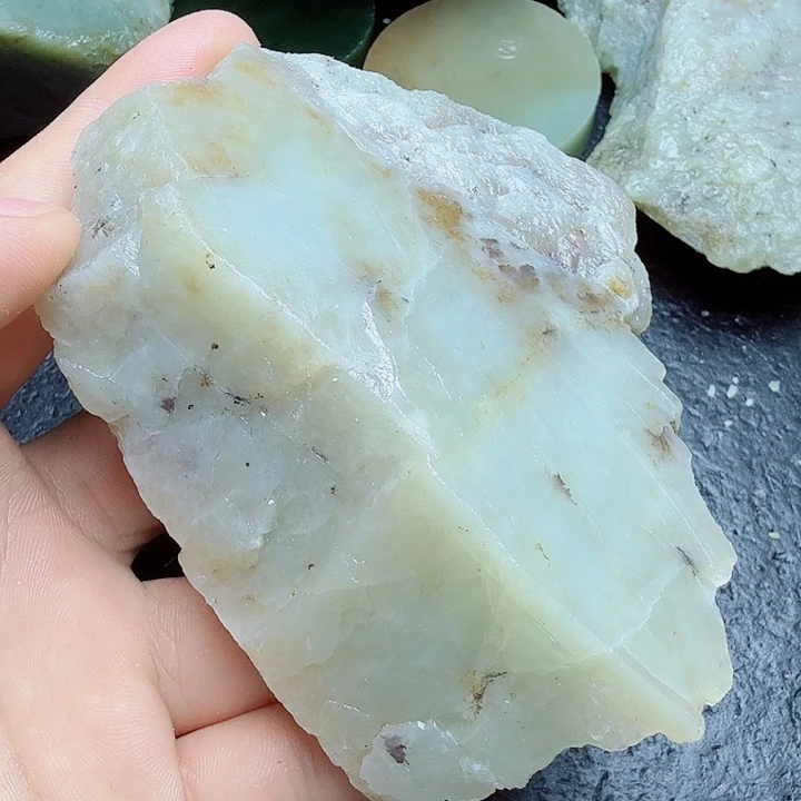 和田玉（糖玉）未镶嵌珠宝奇石