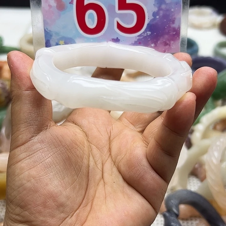 未镶嵌手镯石英岩玉