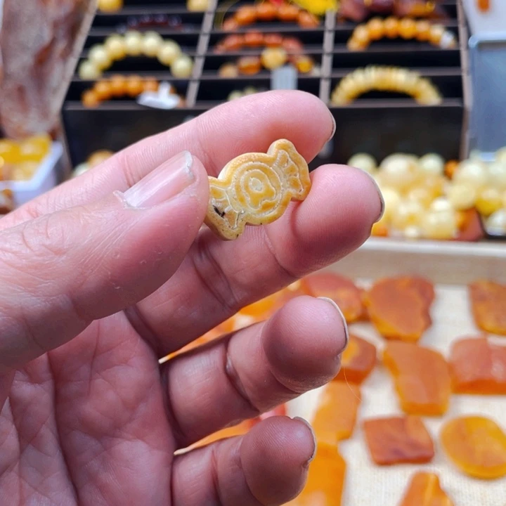 琥珀颈饰未镶嵌吊坠