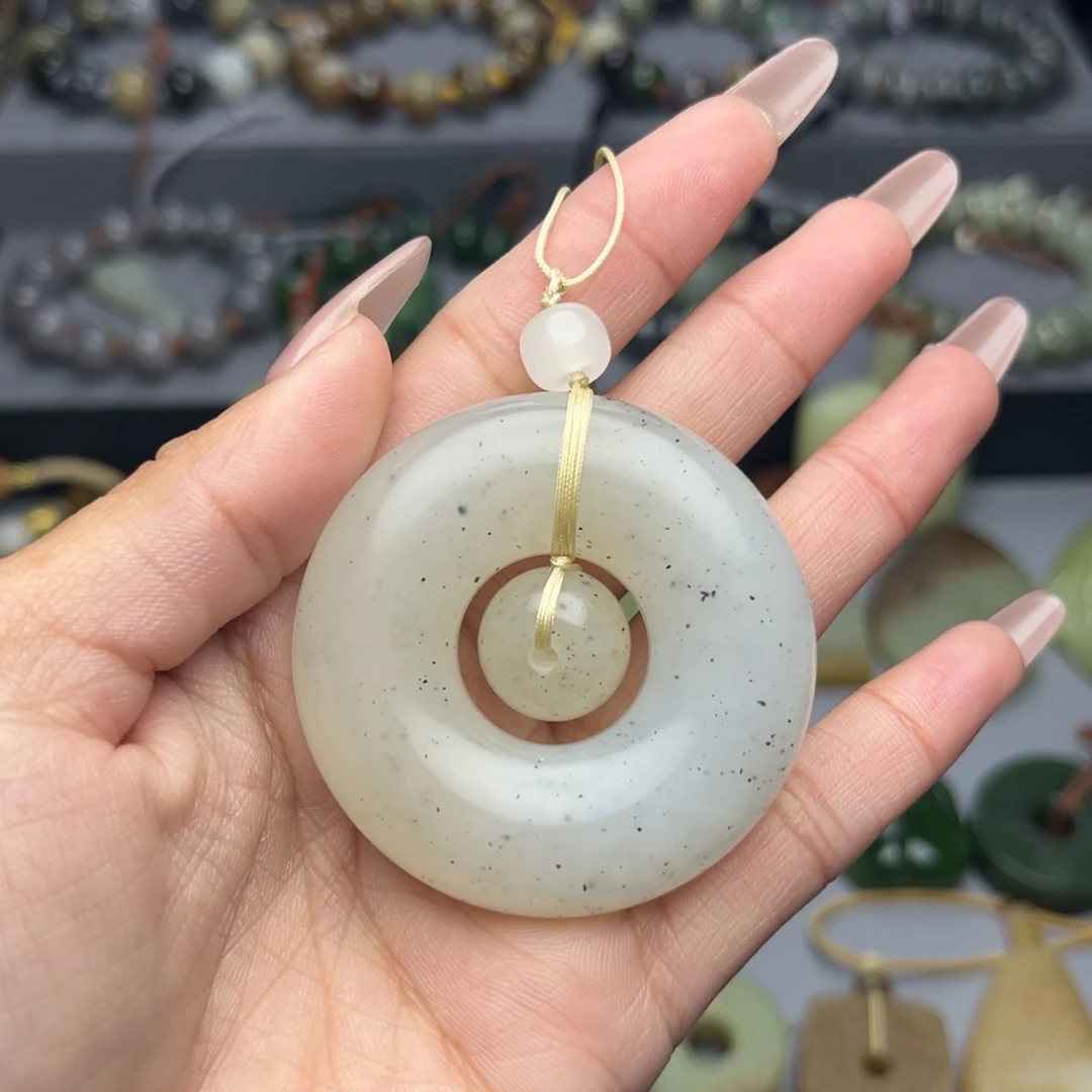 碧***霄和田玉未镶嵌颈饰