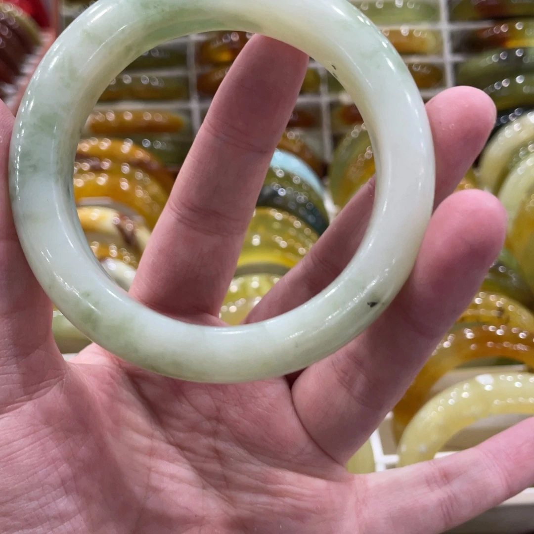 蛇纹石玉未镶嵌手镯