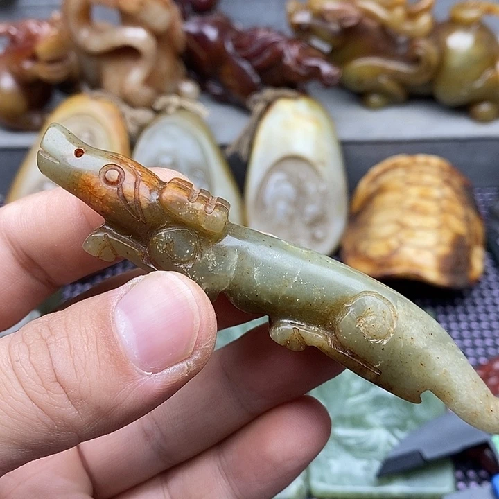 未镶嵌蛇纹石玉颈饰