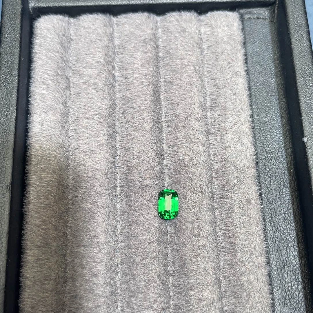 石榴石（沙弗莱）未镶嵌1.02ct卡扎尼绿