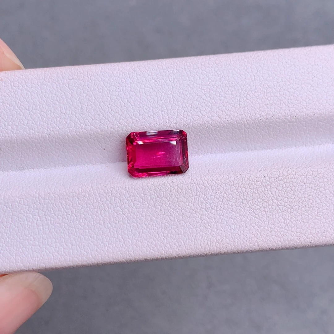 未镶嵌裸石碧玺2.56克拉卢比来