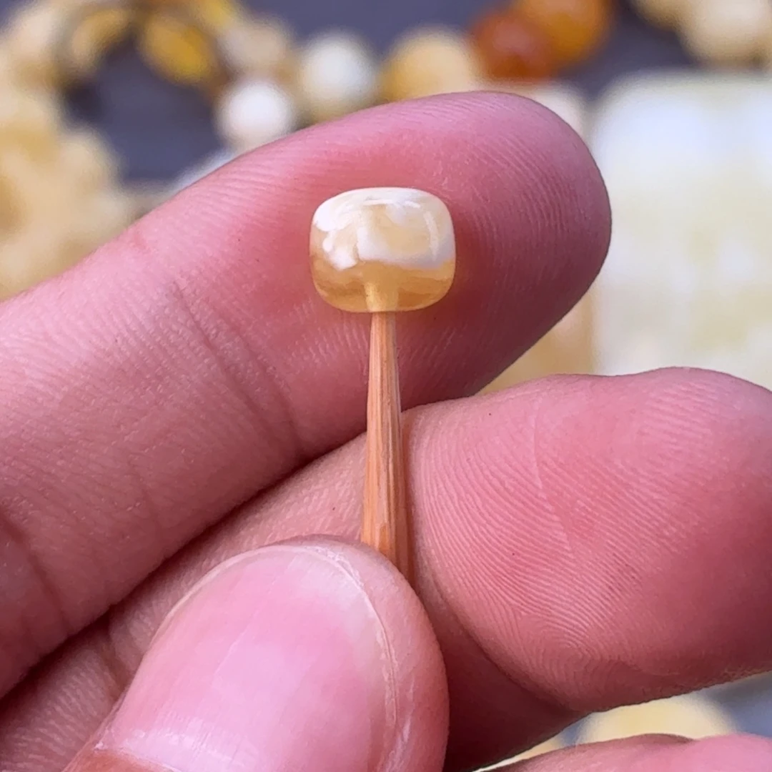 未镶嵌琥珀裸石金白7.7mm