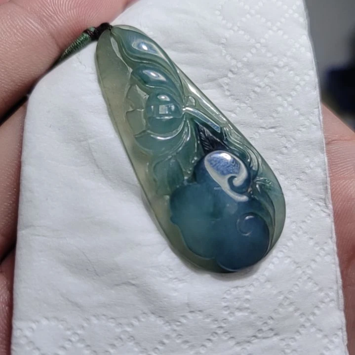 翡翠未镶嵌颈饰如意荷花