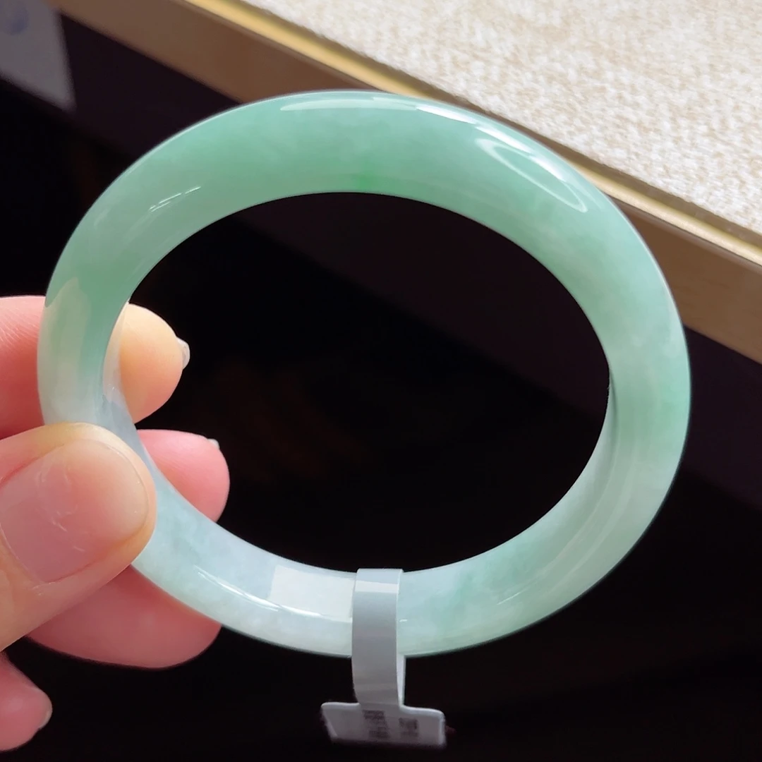 翡翠手镯未镶嵌手镯