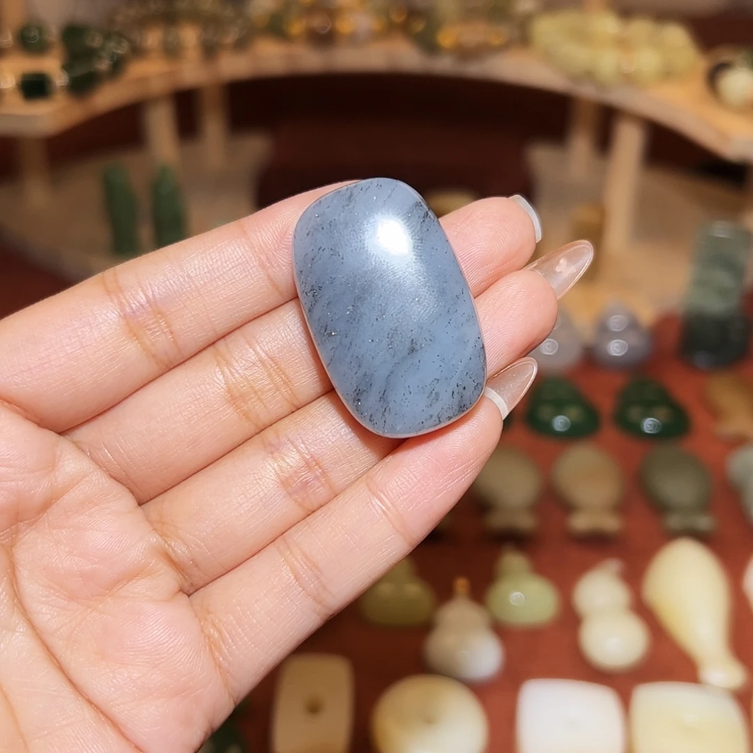 L****和田玉未镶嵌颈饰