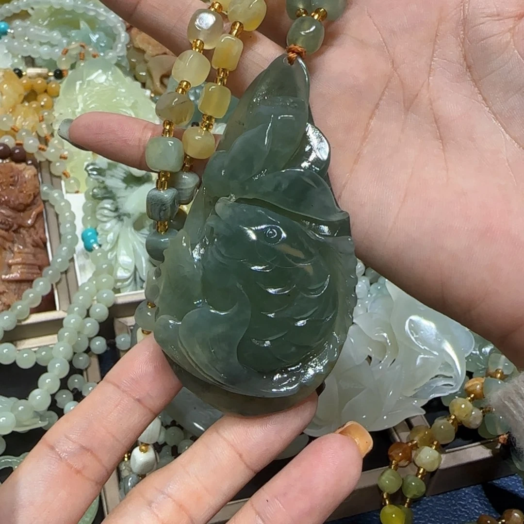 未镶嵌蛇纹石玉吊坠