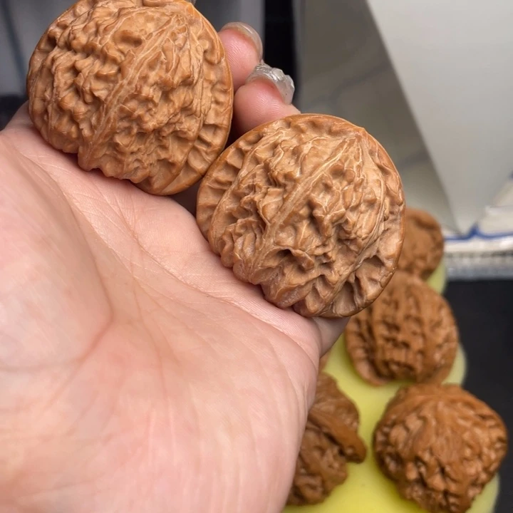 唉***雨把件文玩核桃44白