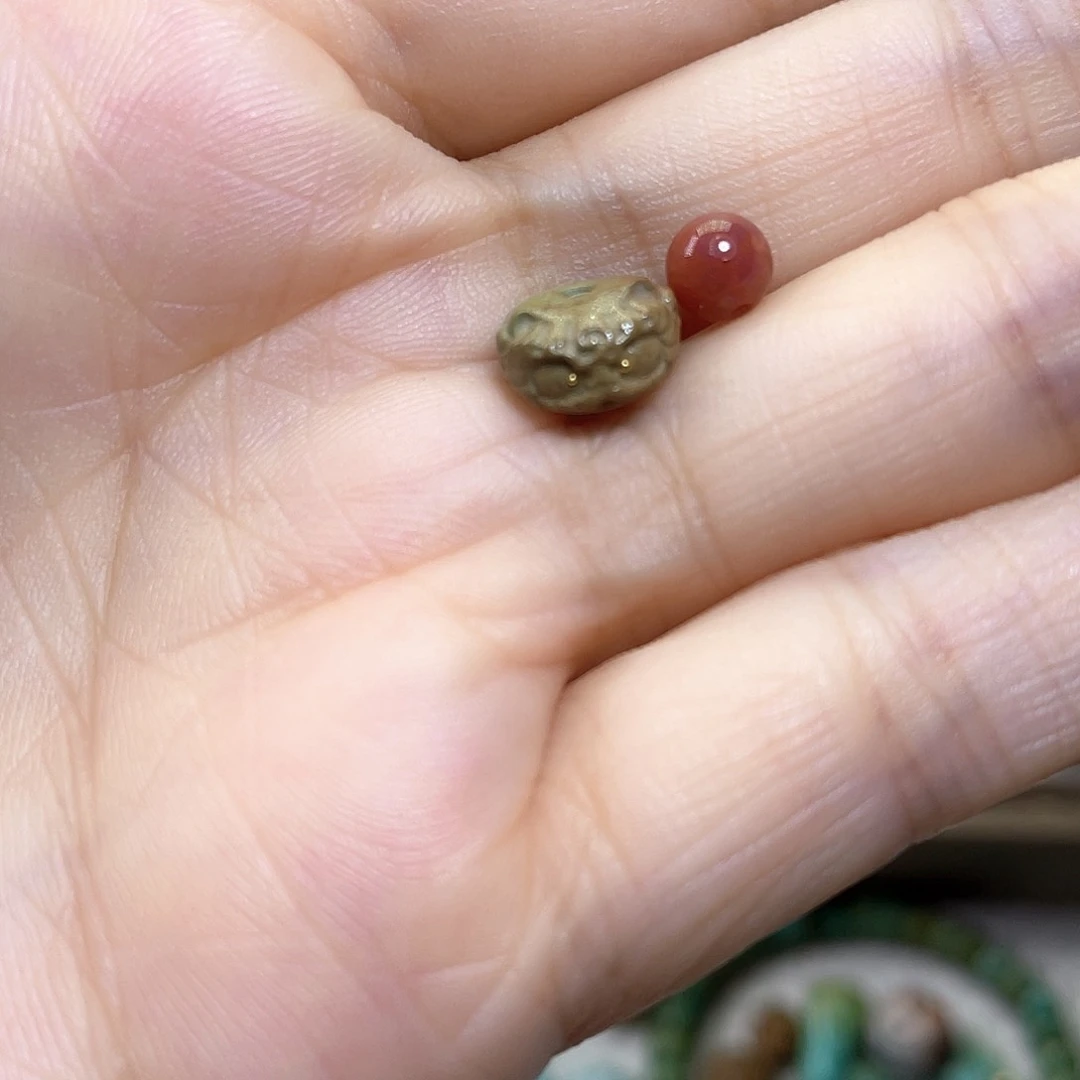 南红玛瑙配饰未镶嵌