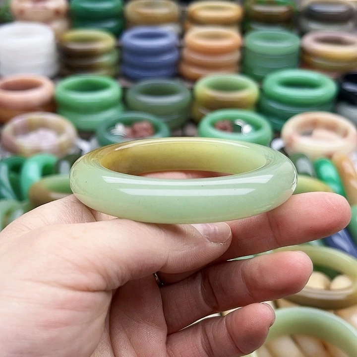 未镶嵌手镯（圆镯）石英质玉