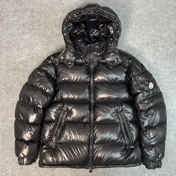 99新 MONCLER maya款黑色亮面羽绒服/尺码4