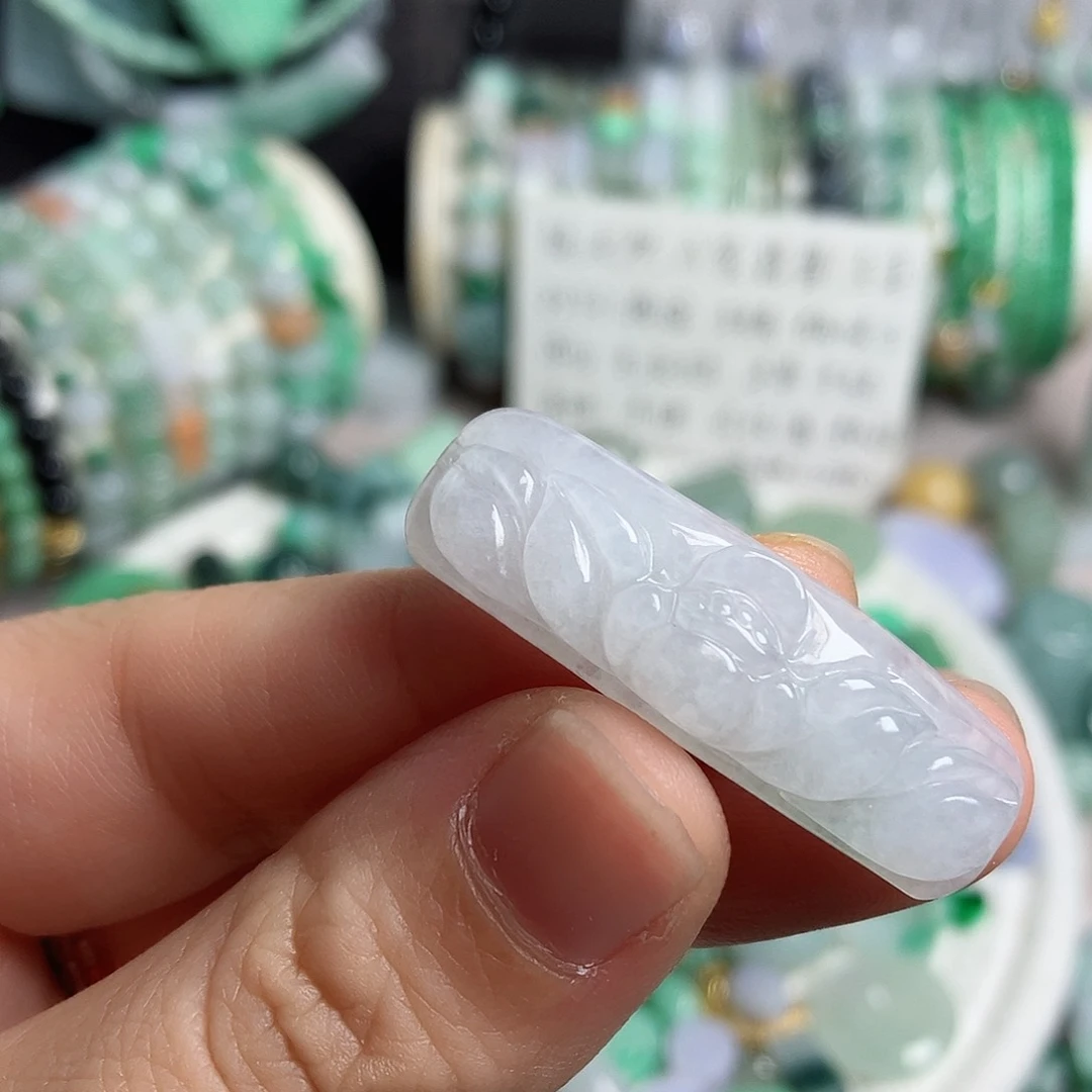 翡翠颈饰未镶嵌手牌