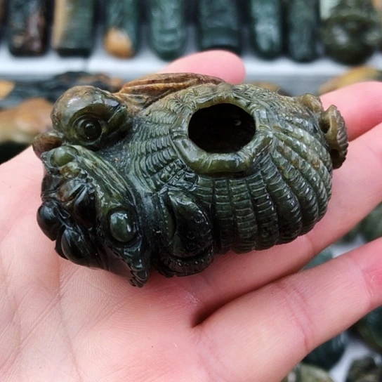 未镶嵌岫岩河磨玉（透闪石质玉）把件