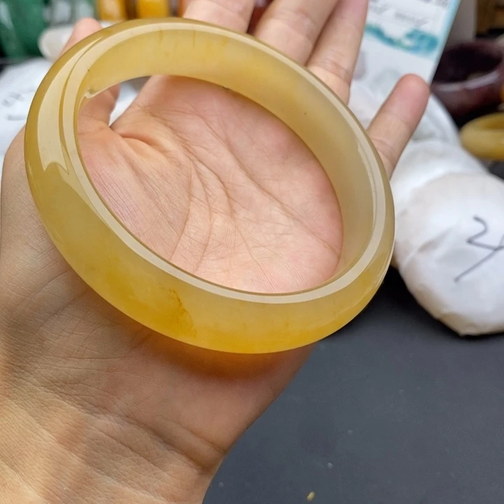 石英质玉未镶嵌手镯