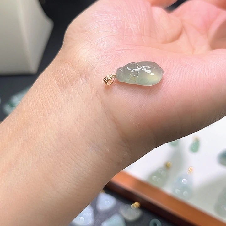 翡翠18K金镶嵌颈饰