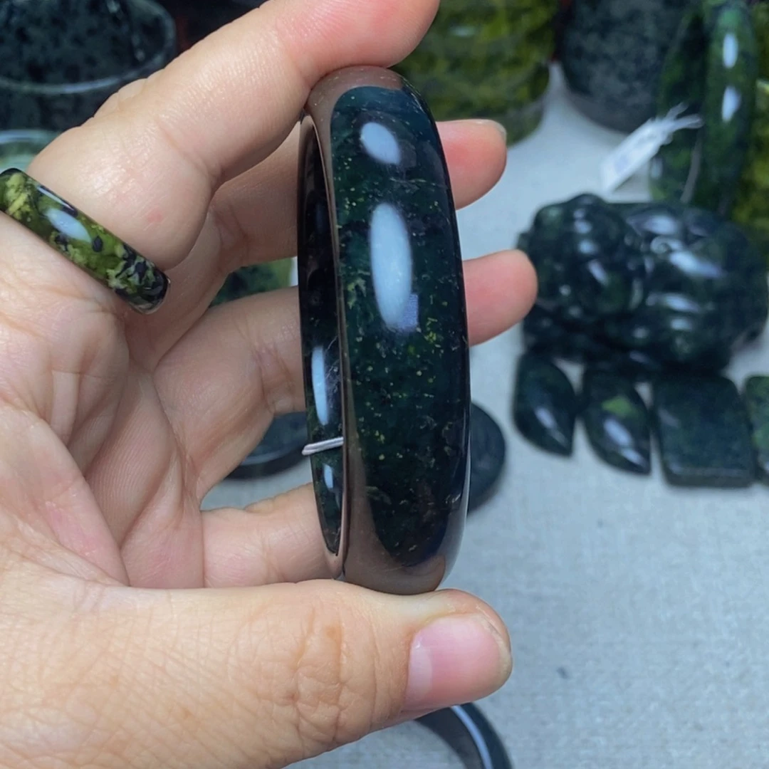 蛇纹石玉手镯未镶嵌优*