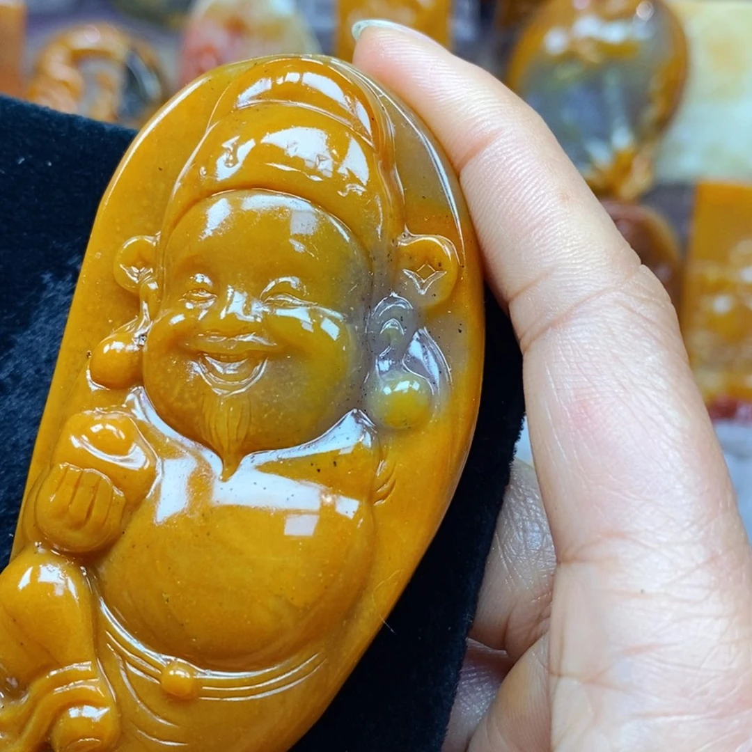 未镶嵌石英质玉（黄龙玉）颈饰