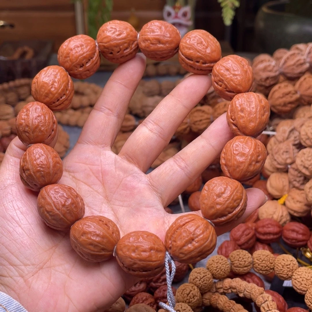 文玩核桃手串鸽子蛋