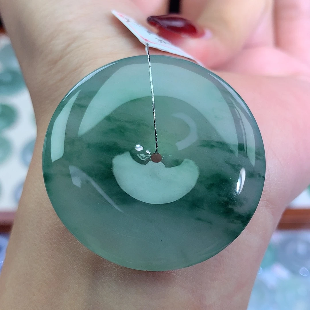 翡翠吊坠(不含链)未镶嵌奔****果