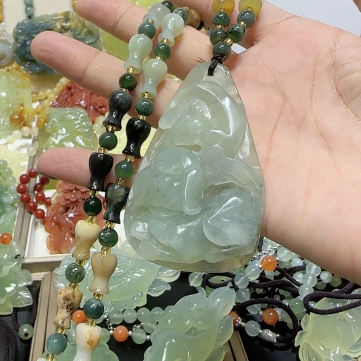 未镶嵌蛇纹石玉吊坠