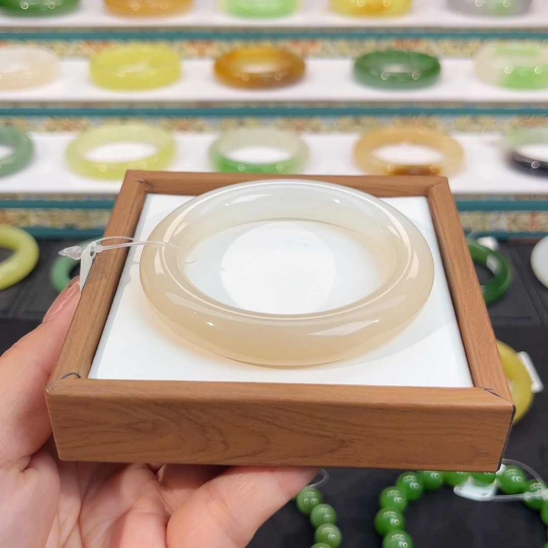 和田玉未镶嵌手镯-粉白双色胖圆