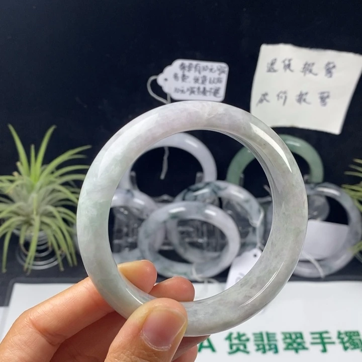 翡翠未镶嵌手镯45号。58.6圈