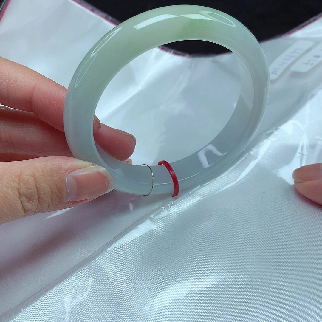 翡翠手镯未镶嵌57圈677