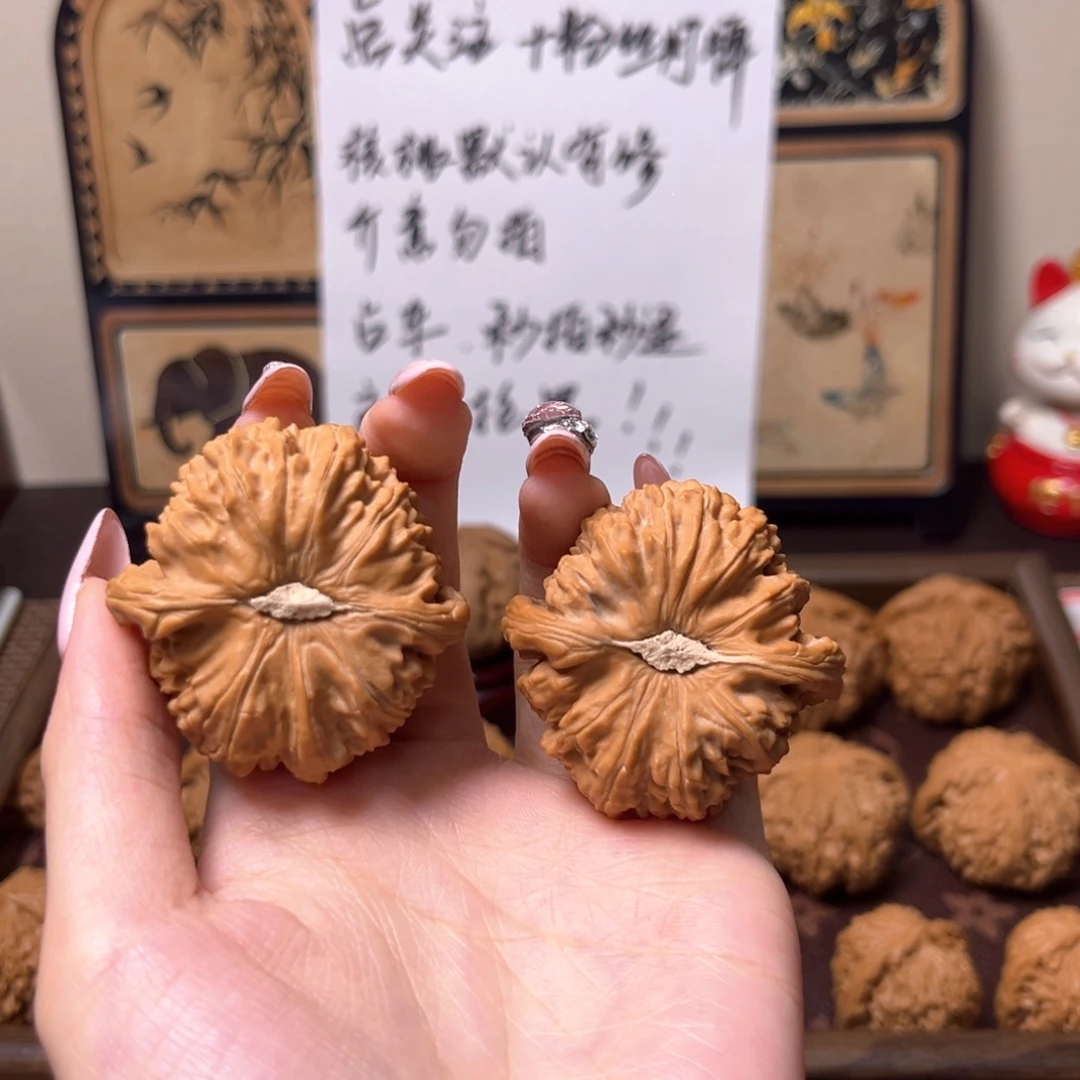 英***悔文玩核桃把件白狮子闪76