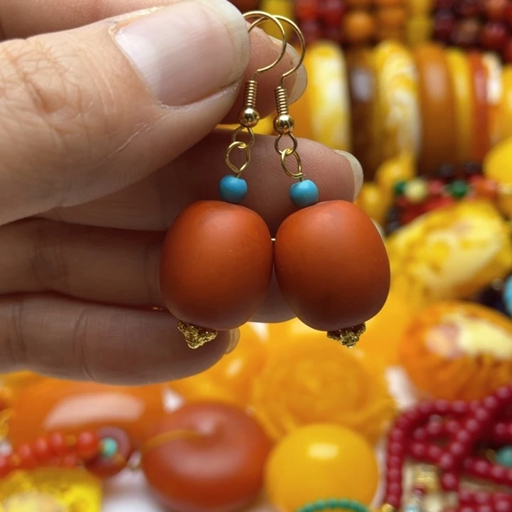 树脂制品66号橘色耳坠