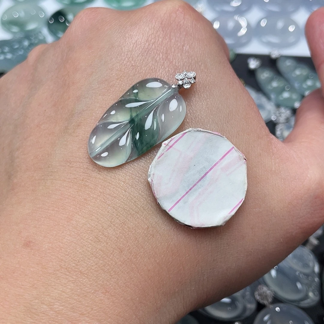 君***和翡翠18K金镶嵌颈饰