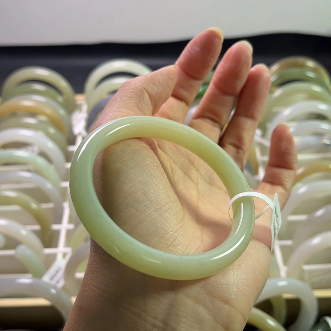 妙***妙和田玉手镯未镶嵌55.5圈