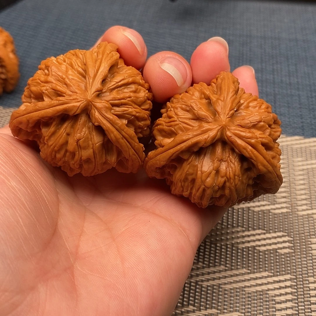 ****A文玩核桃吊坠三棱