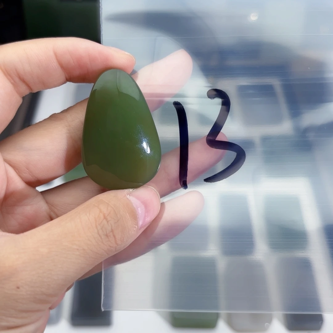 王***爸和田玉未镶嵌颈饰