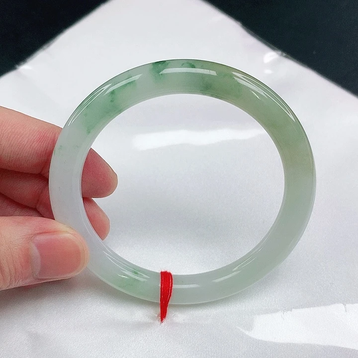 翡翠手镯未镶嵌圈56.5。4021