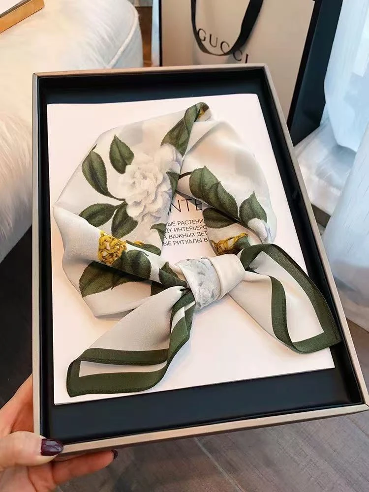 A035 白色山茶  70*70左右 围巾
