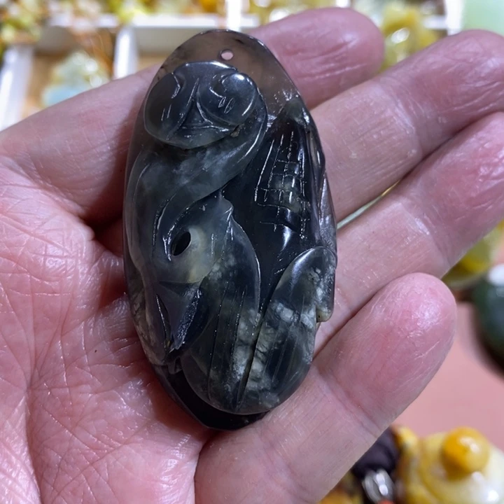 蛇纹石玉颈饰未镶嵌